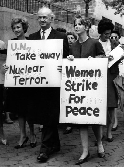 The Nobel prize for physics linus pauling during a peace demonstration.