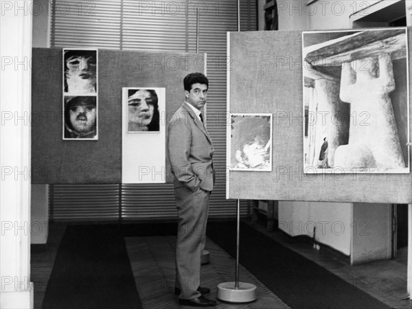 The sculptor Salvatore Fiume at his pictorial exhibition at the Brera gallery.