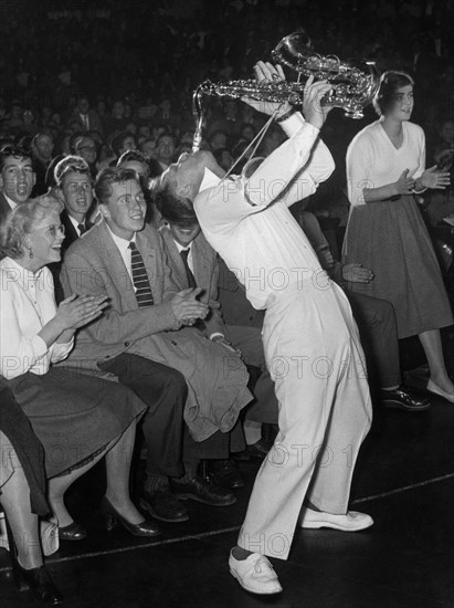 The spellbound performance of an amateur saxophonist.