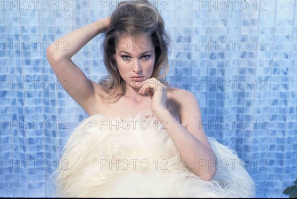 Ursula Andress.