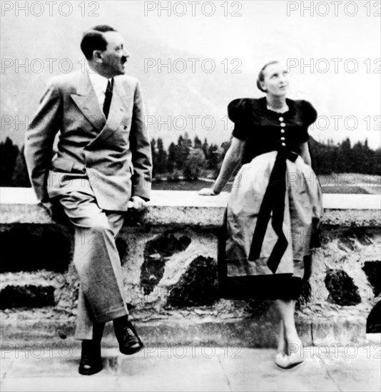 Adolf Hitler Con Eva Braun.
