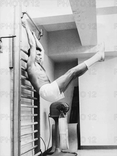 Anthony Franciosa While Training.