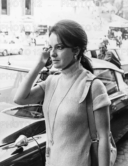 Lisa Gastoni.