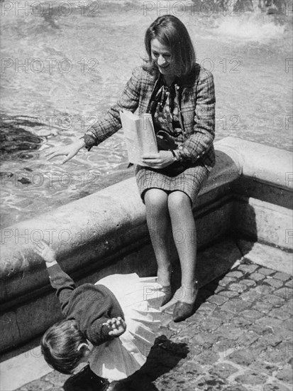 Annie Girardot With Her Daughter.