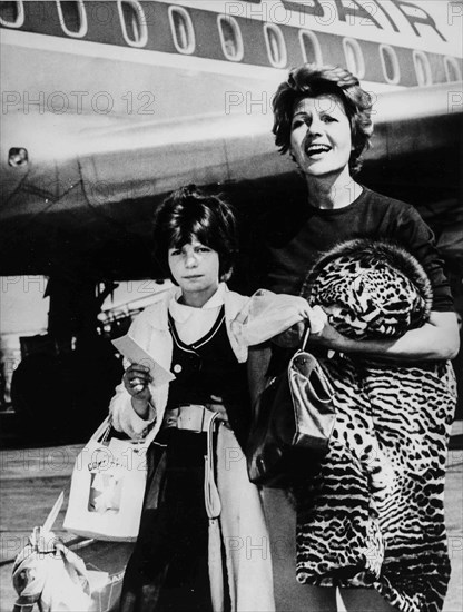 Rita Hayworth With Daughter Yasmin.