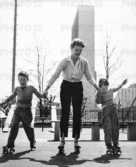 Angela Lansbury With Sons Anthony And Deidre.