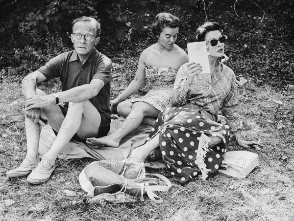 Vivien Leigh, Leigh Holman And Daughter Suzanne.