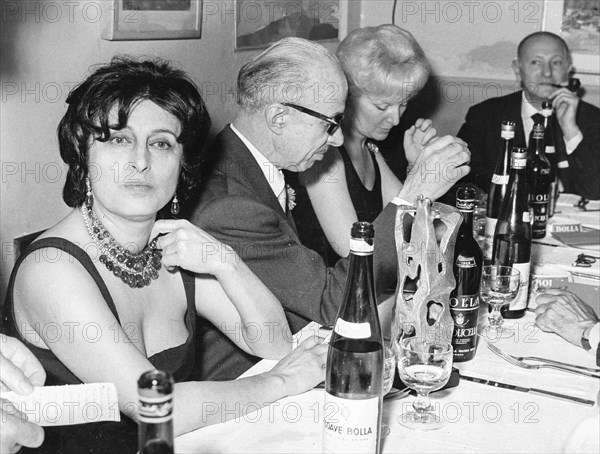 Anna Magnani, Avvocato Graziadei and Elsa De Giorgi.