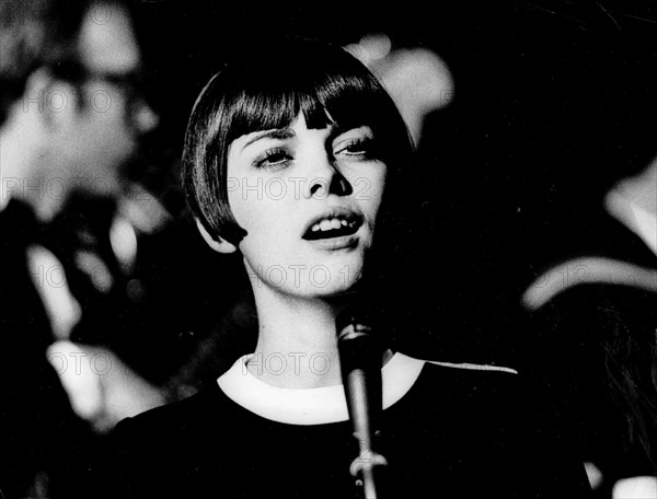 Mireille Mathieu.