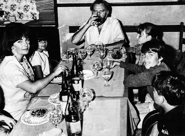 Elizabeth Taylor and Richard Burton With Sons.