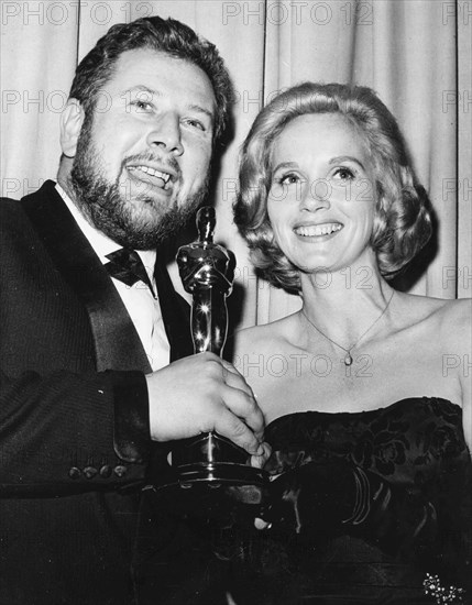 Peter Ustinov and Eva Marie Saint.