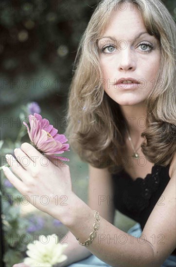 Pamela Sue Martin.