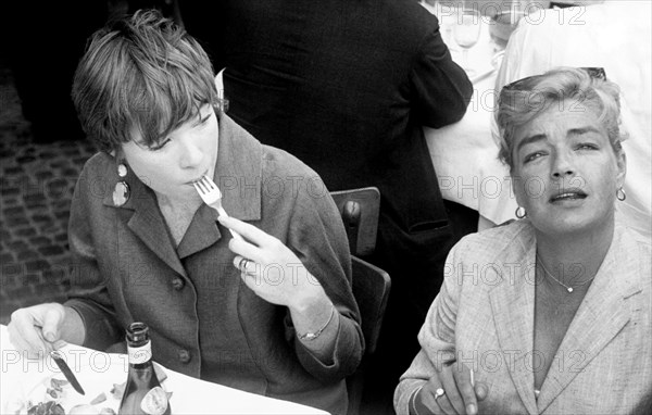 Shirley mclaine, simone signoret, 1962