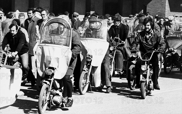 Italy, workers, innocenti factory, 1976