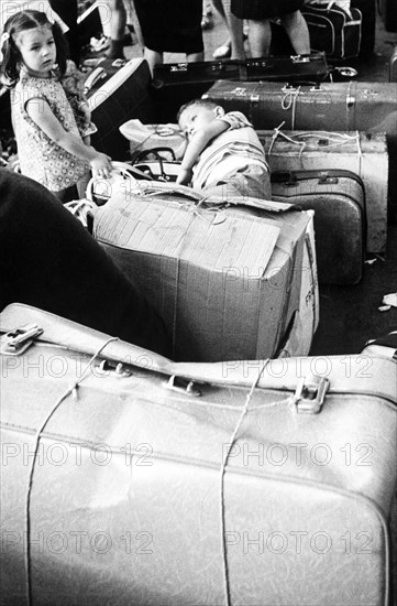 Italy, Milan, Central Station, cardboard suitcases, 70s