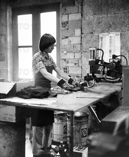 Laboratory assembly metal artifacts, Italy 70's