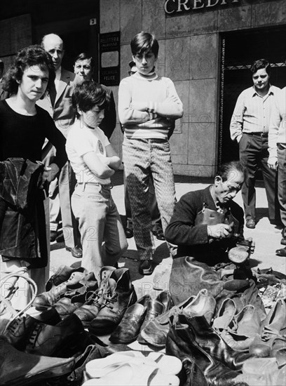 Cobbler, porta palazzo, turin, italy 70's