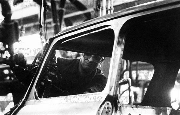 Metalworker on the assembly of the innocenti, Italy, 1970