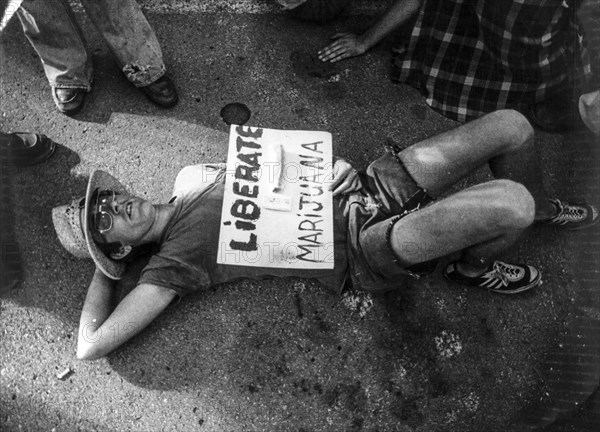 Demonstration to legalize marijuana, 70's