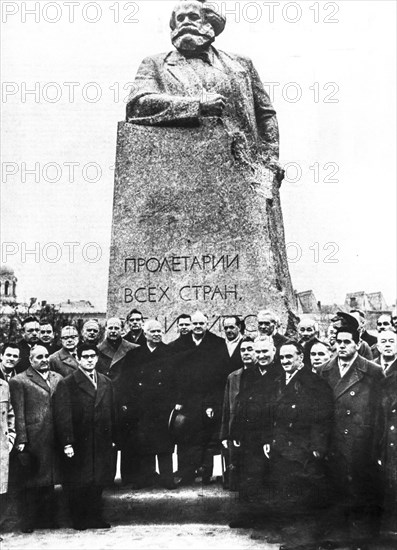 Communist party leader at marx's statue in moscow