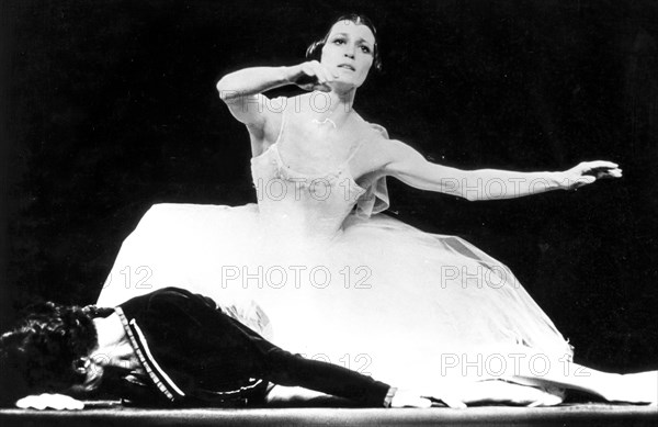 Carla fracci and paolo bortoluzzi  in giselle, 1978