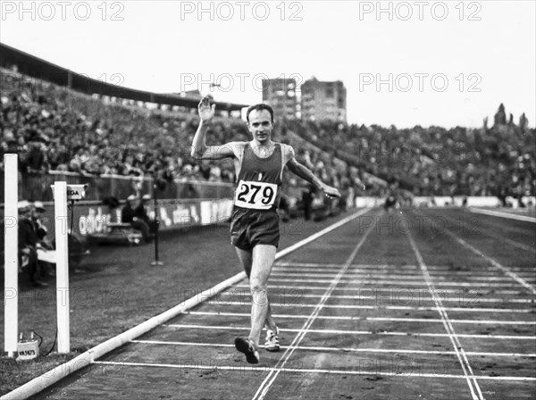 Abdon pamich winner of 50 km walk, 1962