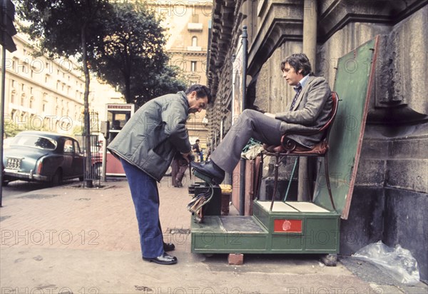 Italy, campania, naples, shoeblack, 70's