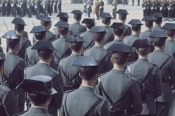 Spanish soldiers parade, 70's