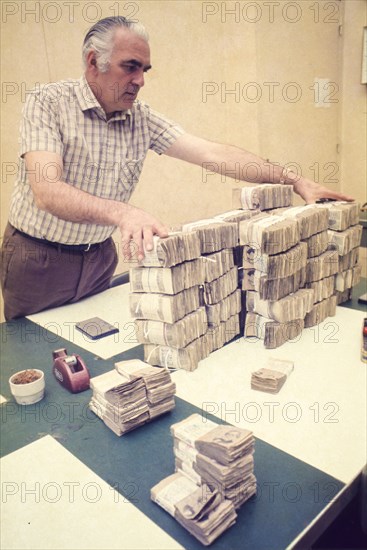 Bank vault, 1000 lire banknotes