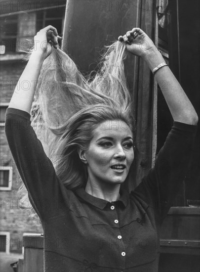 Daniela bianchi, special mission lady chaplin, 1966