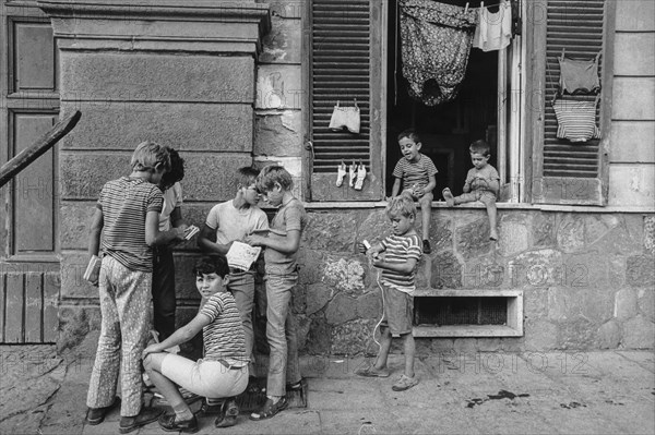 Little boys exchange comics, 50's