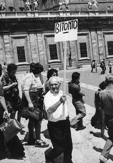 Tourists in st peter's square, rome, 70's