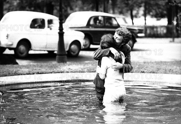Couple in love kissing in a fountain, 70's