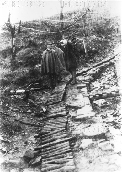 Vittorio Emanuele III inspects the advanced troops after the retreat of Caporetto, 1917