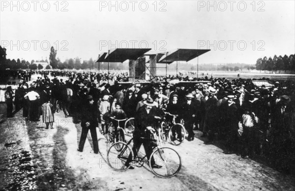 Rally in Montichiari near Brescia the greatest aviators including the Italian Calderara and the American Curtis, 1909