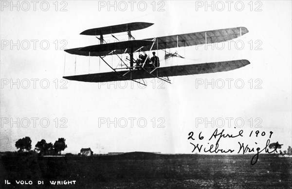A flight of Wilbur Wright in a photo autographed by the same manufacturer and aviator, 1909