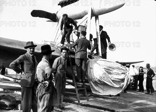 The aircraft Ferrarin and Del Prete before the flight endurance record, 1928