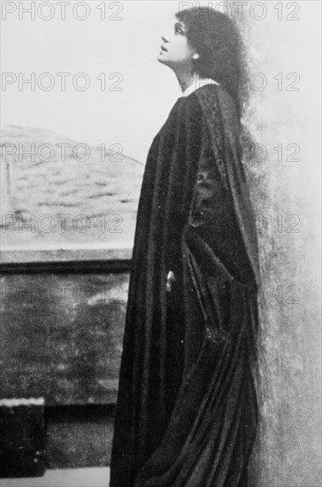 Eleonora duse interprets annabella, in the died city by Gabriele D'Annunzio, 1901