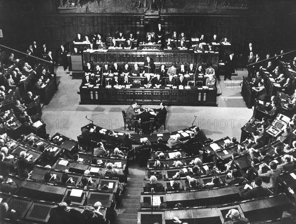 Aldo moro speaks to the Italian parliament, Italy 70