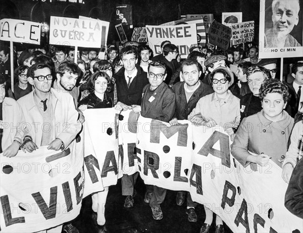 Demonstration against the war in Vietnam, Rome 1968