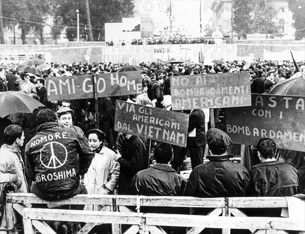 Demonstration against the war in Vietnam, Rome 1968