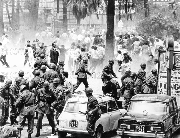 Stone-throwing clashes between students of opposing factions in front of the courthouse, Rome, 1966