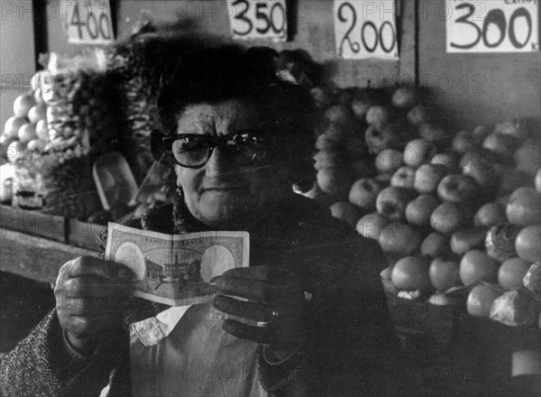 A woman with ten thousand lire in her hands, Milan, Italy