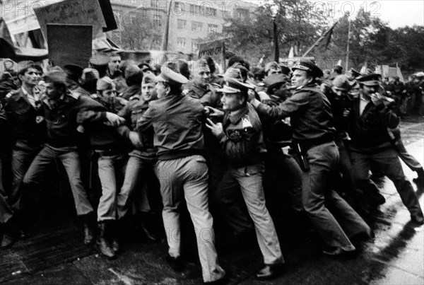 The yogurt revolution, anti-bureaucratic revolution, novi sad, 1988