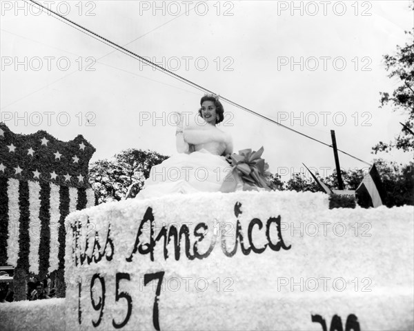 Marian mcknight , miss america, 1957