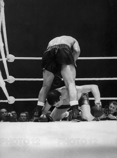 Terry downes hits the canvas for the first time willie pastrano, manchester 1964