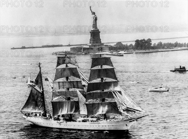 United states coast guard taking place in new york, 1964