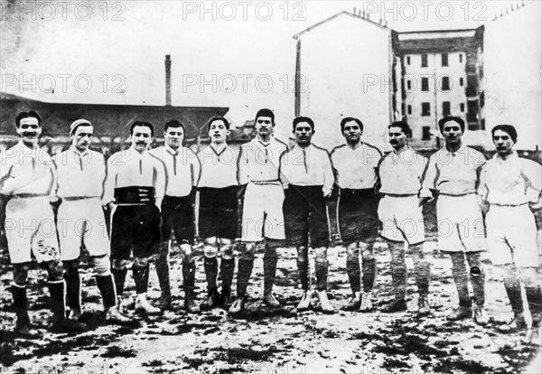 May 15, 1910, the Italian national team debut in a friendly against France, the Arena of Milan. De Simoni, Varisco, Cali, Trere, Fossati, Capello, DeBernardi, Rizzi, Ceverini I, Lana, Baiocchi