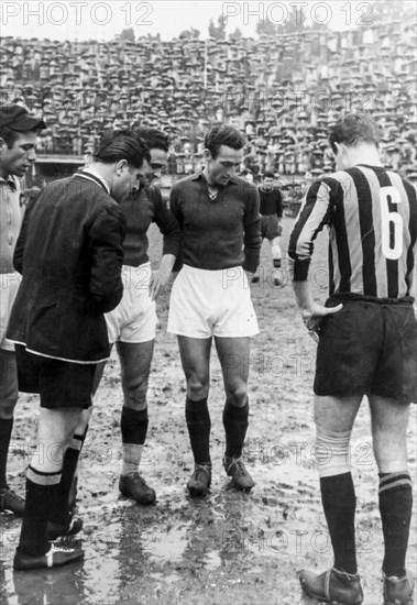 Inter - livorno 1946, soil control before the  game