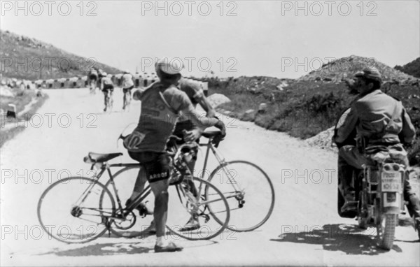 Vittorio seghezzi and sergio pagliazzi fight, giro d'italia 1949